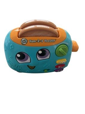LeapFrog Yum-2-3 Toaster Toy Talks, Sings, Pops Up Toast - Toast included!
